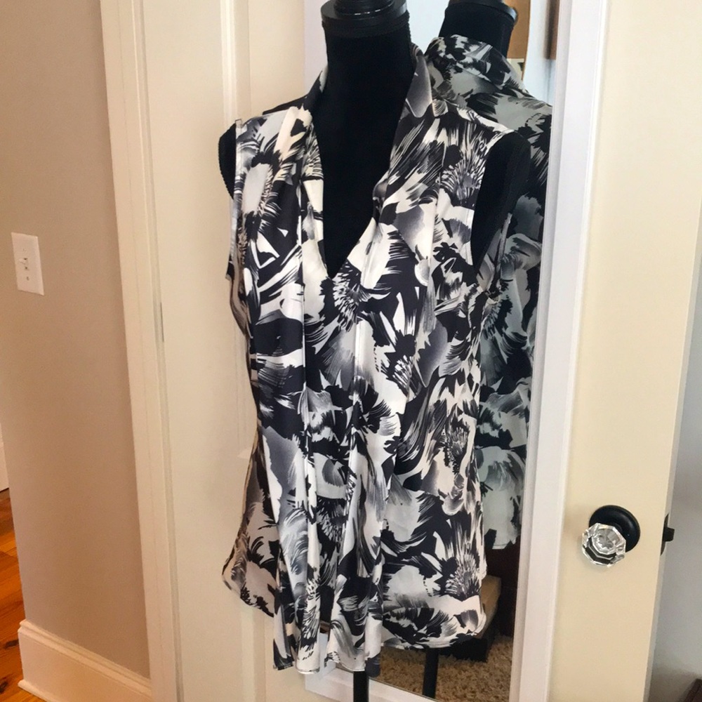 Nine West black/white tie neck abstract print